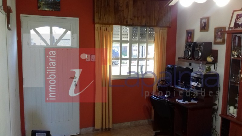  VENDO CASA  ,CALLE LA RIOJA 2605