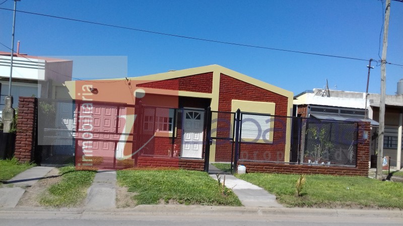  VENDO CASA  ,CALLE LA RIOJA 2605